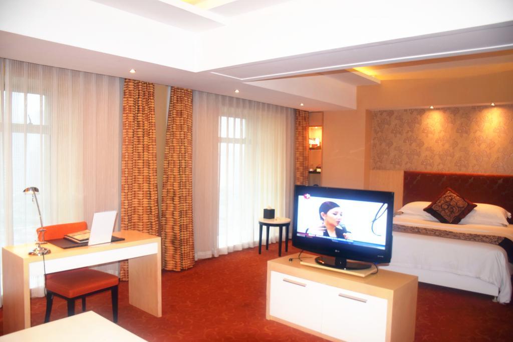 Puxi New Century Hotel Sanghaj Kültér fotó